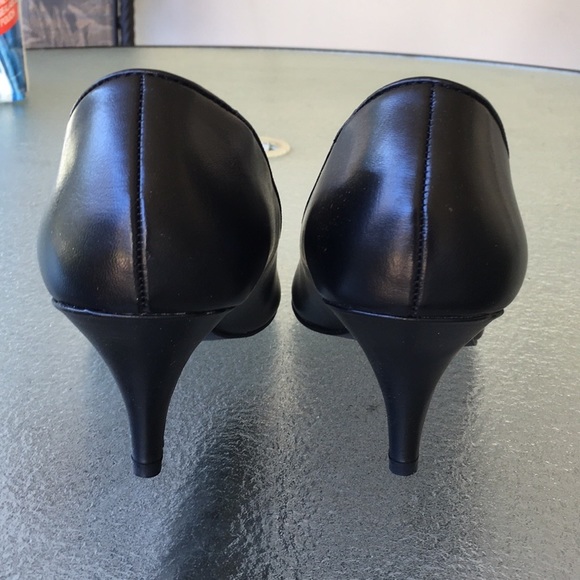 Black Pumps. - Picture 3 of 4